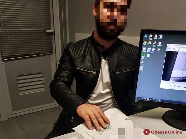 В Одесском аэропорту пограничники не пустили в Украину двух иностранцев