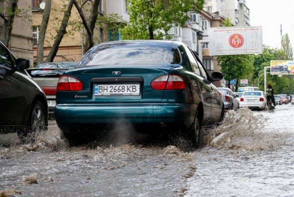 Ливень  в Одессе «остановил город» на несколько часов