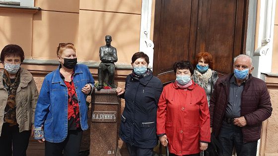 Пенсионеры Приморского района посетили в Доме-музее Буковецкого фотовыставку «Сквозь время»