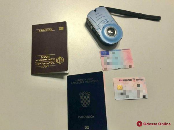 В Одесском аэропорту пограничники не пустили в Украину двух иностранцев