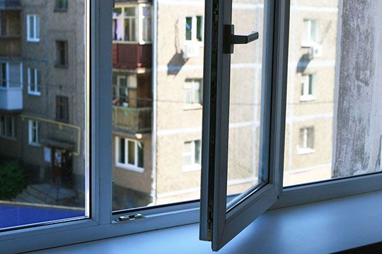 В Одессе мужчина выпал из окна восьмого этажа