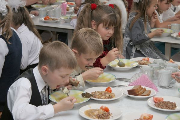 В одесских школах будут бесплатно кормить детей погибших медиков