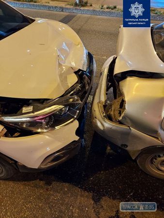 В ночном ДТП с участием 5 машин виновата автоледи: подробности