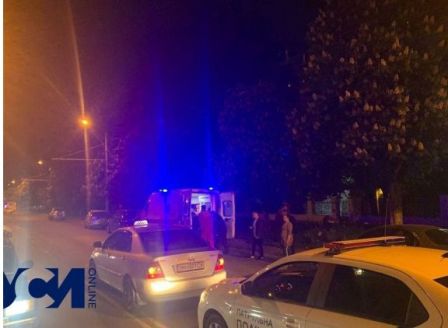 Ночью в Одессе автомобиль сбил пешехода