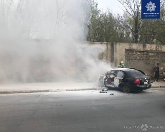 На Пересыпи Chevrolet врезался в бетонное ограждение: водитель погиб, пассажир доставлен в больницу