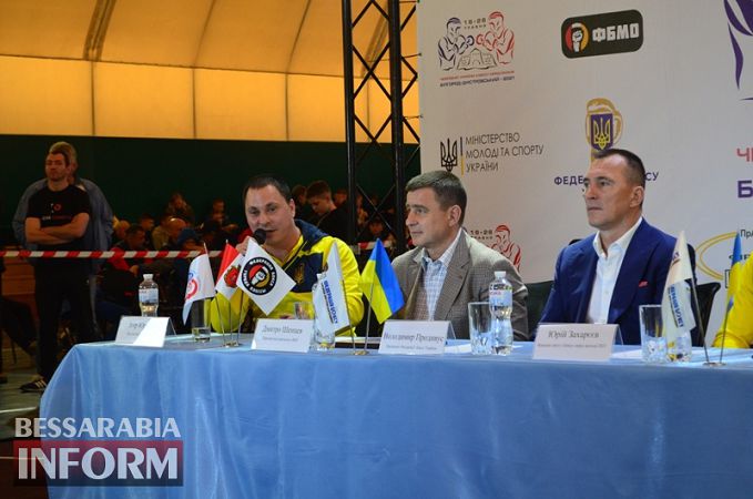 Чемпиону мира по боксу из Белгород-Днестровского района Юрию Захарееву подарили квартиру в Одессе и сертификат на 10 тыс. у.е.
