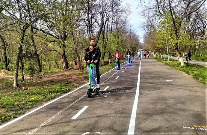 На Трассе здоровья появилась новая разметка велодорожки – теперь двухсторонняя