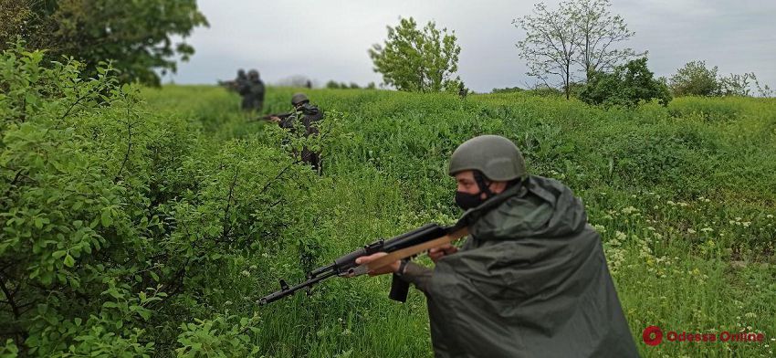 В акватории морского порта Южный прошли антитеррористические учения (фото)