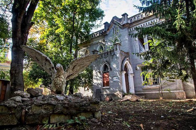 В Замке Монстров откроют фотовыставку и устроят концерт