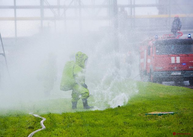 В акватории морского порта Южный прошли антитеррористические учения (фото)