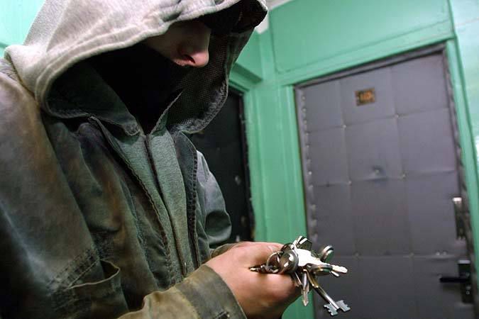 В Приморском районе задержали квартирного вора