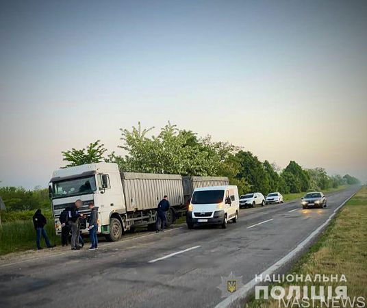 Группа «разбойников с большой дороги» грабила дальнобойщиков в Одесской области