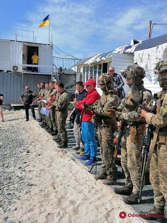 Десантирование и захват «террористов»: курсанты Военной академии отмечают День морской пехоты (фото, видео)