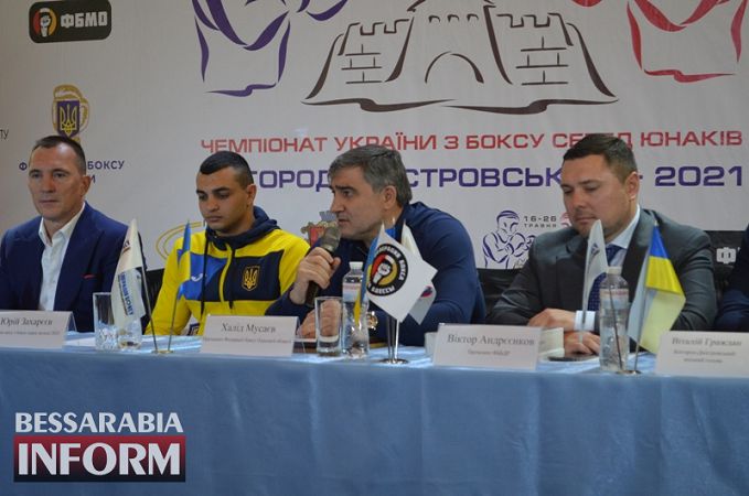 Чемпиону мира по боксу из Белгород-Днестровского района Юрию Захарееву подарили квартиру в Одессе и сертификат на 10 тыс. у.е.