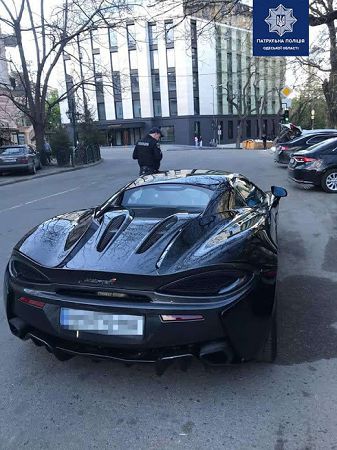 Одесские полицейские оштрафовали водителя суперкара McLaren
