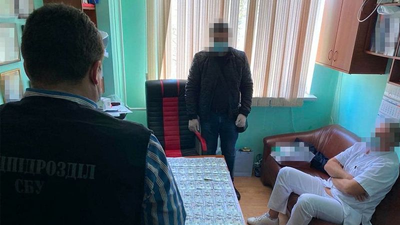 В Одессе врачи требовали у пациентов взятки за «бесплатные» операции на сердце