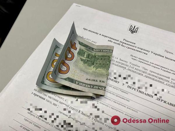 В Одесском аэропорту пограничники не пустили в Украину двух иностранцев