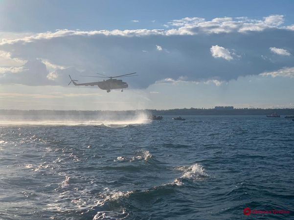 В акватории морского порта Южный прошли антитеррористические учения (фото)