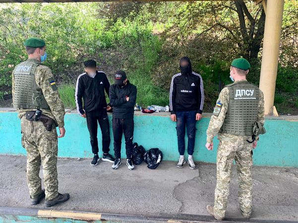 Трех нелегалов обнаружили в порту «Черноморск»