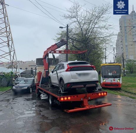 На Люстдорфской дороге автохам заблокировал движение трамваев