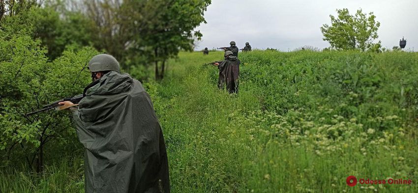 В акватории морского порта Южный прошли антитеррористические учения (фото)