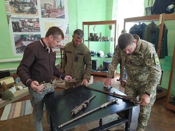 В Арцизском музее идентифицировать оружие помогли военные