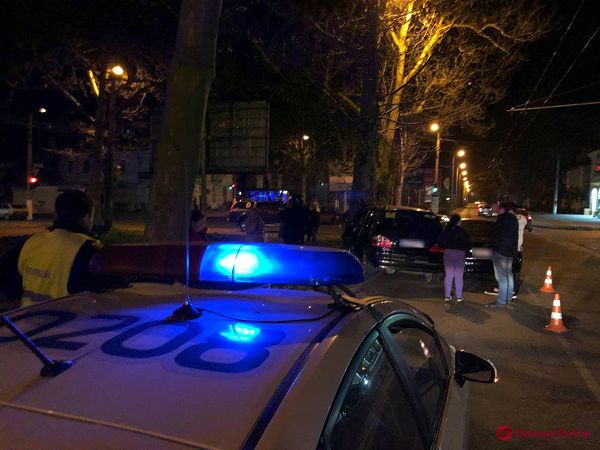 Пьяный за рулем: на Адмиральском проспекте Ford столкнулся с Audi и влетел в дерево — есть пострадавшие (фото)