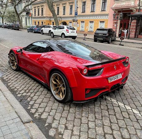 В Одессе появился тюнингованный суперкар Ferrari