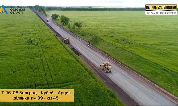 В Болградском районе ремонтируют дорогу Болград-Арциз