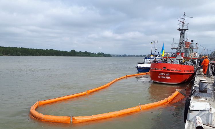 Возгорание контейнера и разлив топлива в Дунай: в порту Рени провели учения