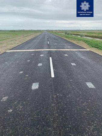 Мужчина нарисовал свою разметку на трассе