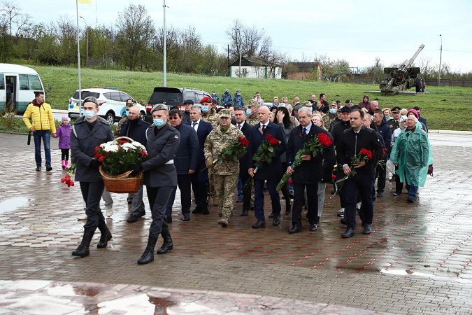 На мемориале 412-й батареи перезахоронили останки 15 защитников и освободителей Одессы (видео)