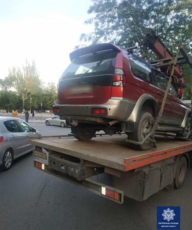 За неделю патрульные наказали 38 водителей и эвакуировали 22 авто за неправильную парковку
