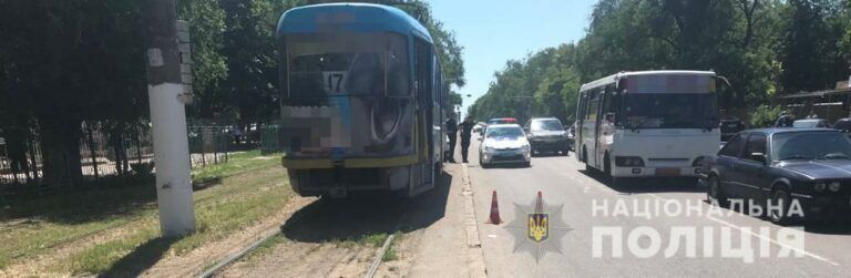 В Одессе девушка попала под трамвай