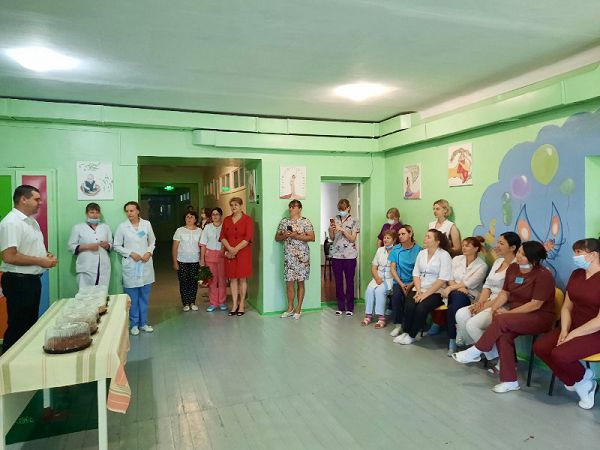 В Килии ко Дню медика традиционно прошла поздравительная акция городского совета совместно с почетным гражданином Марком Дубовым