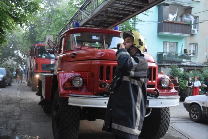 В Одессе из-за пожара эвакуировали жильцов пятиэтажки (ФОТО)