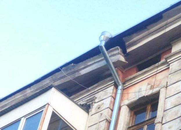 В Одессе чуть не рухнула крыша жилого дома