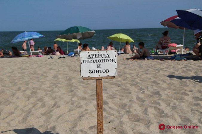 Жаркое лето в Затоке: отдыхающих пока немного (фоторепортаж)