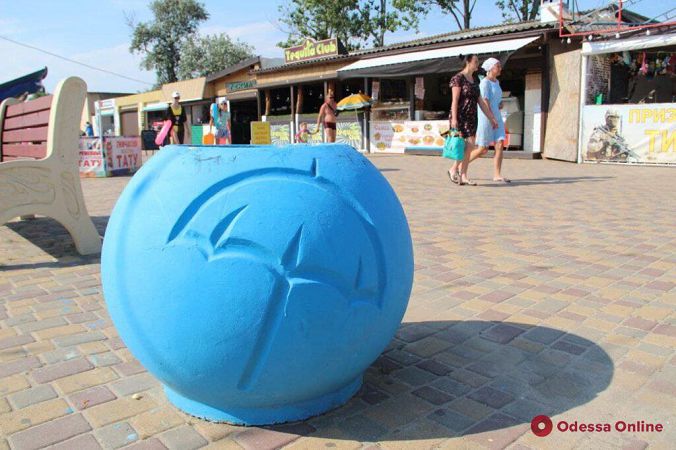 Жаркое лето в Затоке: отдыхающих пока немного (фоторепортаж)