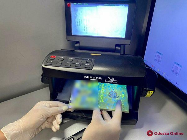 В Одесском аэропорту не пустили в Украину туриста с «липовым» паспортом государства Вануату