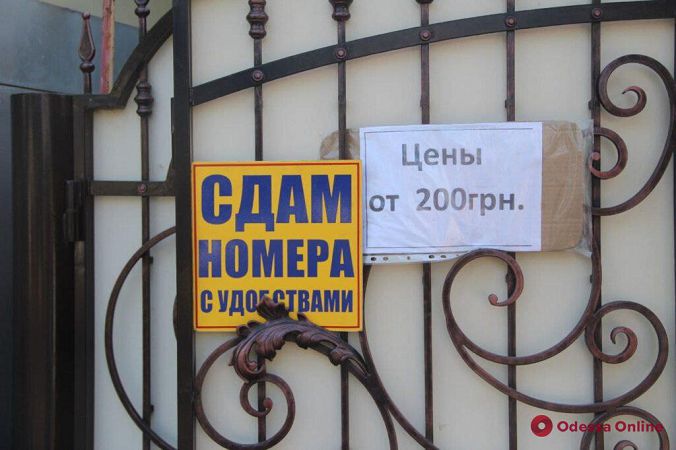 Жаркое лето в Затоке: отдыхающих пока немного (фоторепортаж)