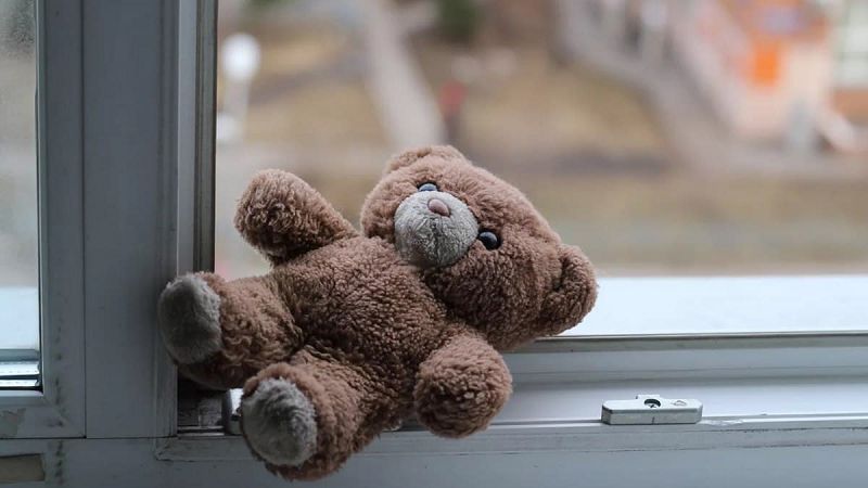 В Одесской области из окна второго этажа выпал ребёнок: мальчик в тяжёлом состоянии