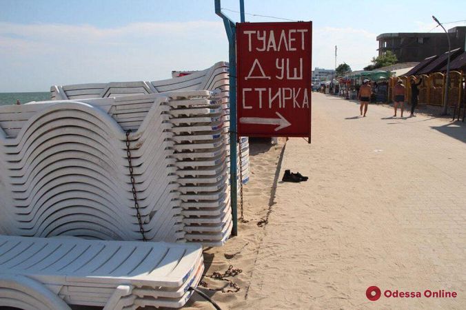 Жаркое лето в Затоке: отдыхающих пока немного (фоторепортаж)
