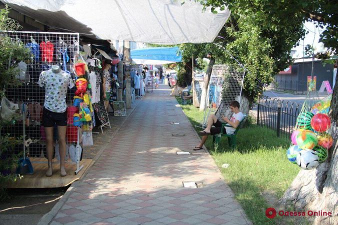 Жаркое лето в Затоке: отдыхающих пока немного (фоторепортаж)