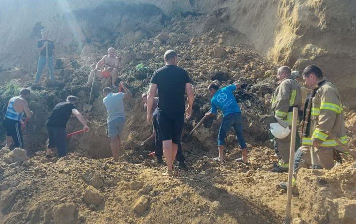 На пляж в Одесской области сошел оползень. Под завалами могут быть люди