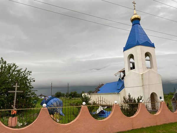 Ураганный ветер сорвал купол и крышу с церкви в селе Белгород-Днестровского района