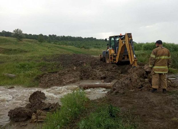 В Одесской области из-за дождей возникла угроза разрушения дамбы