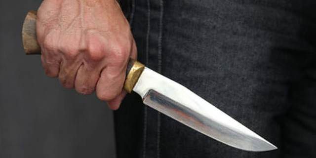 В Одесской области психически больной мужчина бросался на людей с ножом
