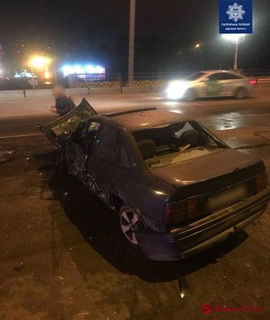В районе Центрального автовокзала столкнулись легковушка и кроссовер – пострадал один из водителей