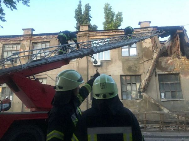 В Одессе частично обрушилось здание бывшего завода